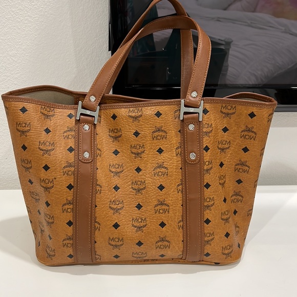 Almost new saks MCM bag in perfect condition - Picture 3 of 5